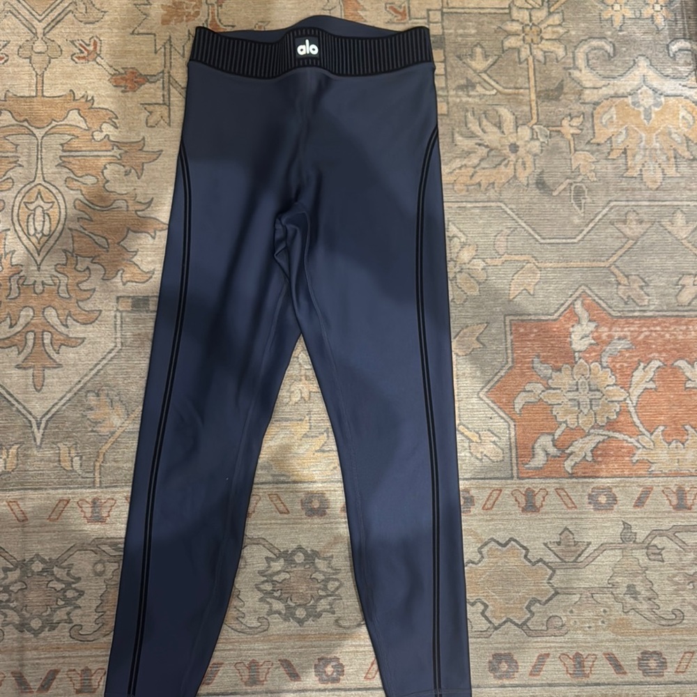 Alo Yoga Airlift high waisted 7/8 line up legging in navy